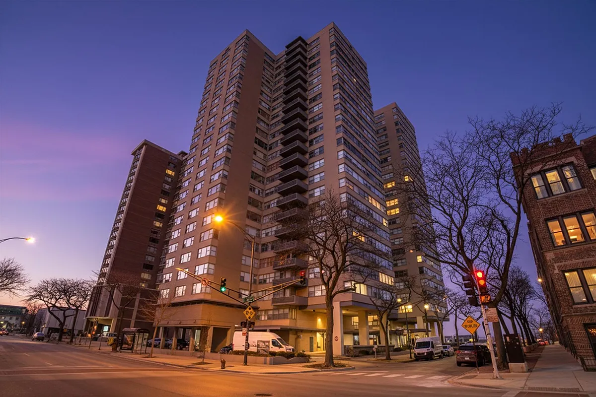 Building Photo - N Sheridan Rd