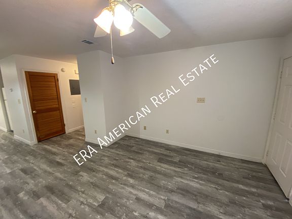 4th image of 2807 Bradford Pl NW