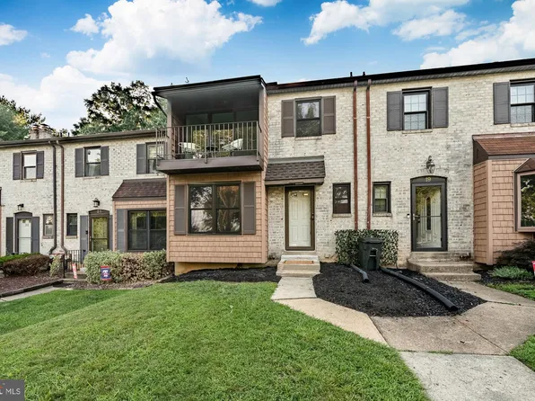 20 Bishop Dr, Aston, PA 19014