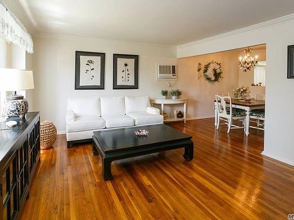 4th image of 256 Crown Ave