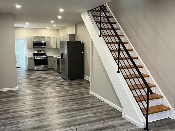 3rd image of 6528 Chester Ave