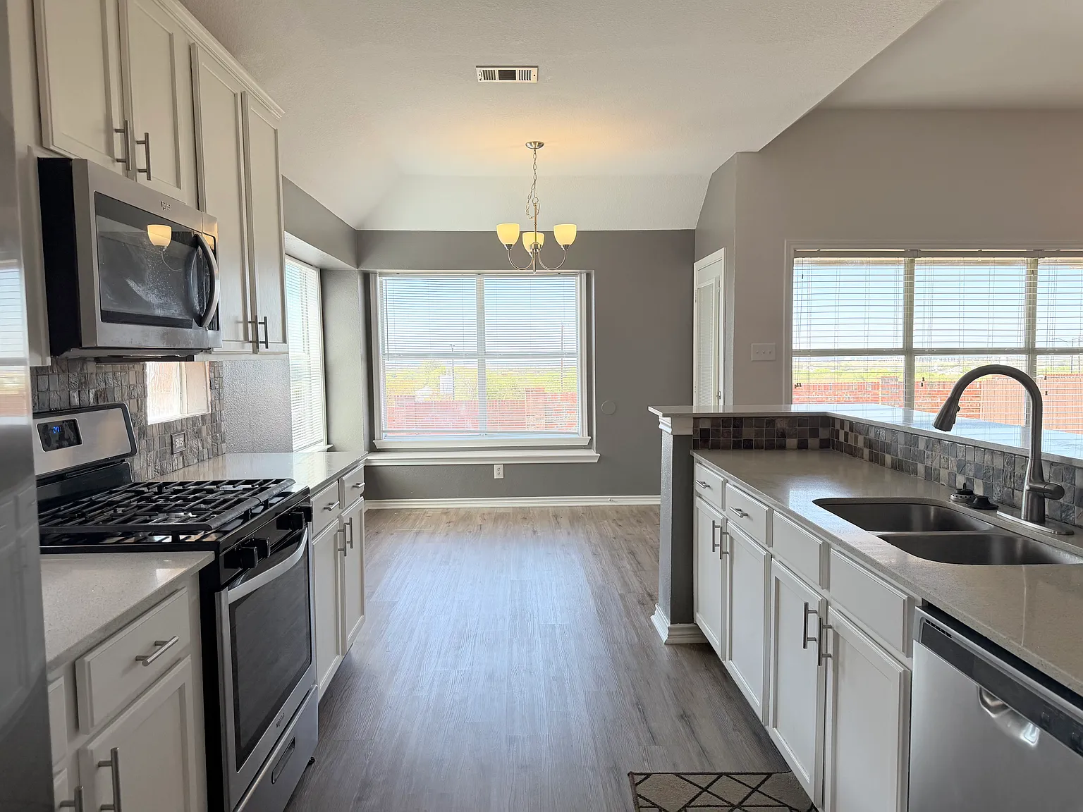 3 bed, 1780 sqft, $2,100 — Photo 3