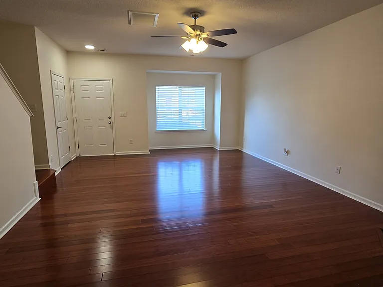 106 Parkerson Ln — Photo 5