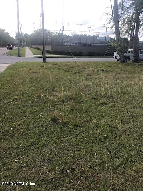 2nd image of 1057 W 5th St