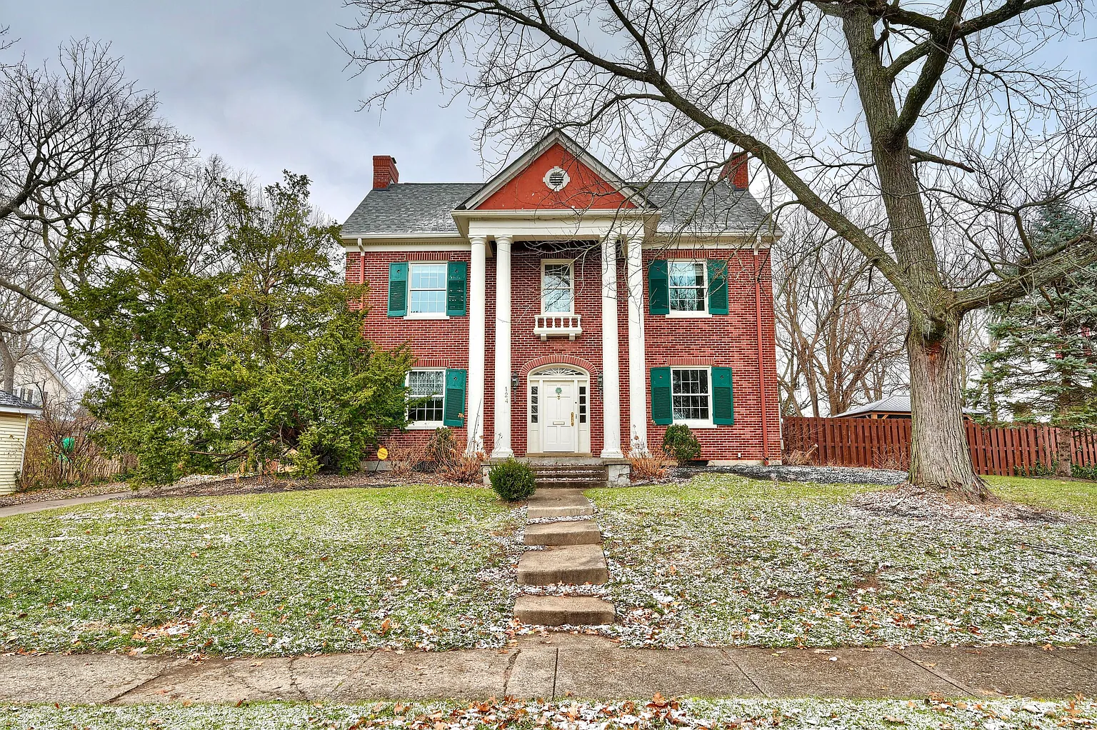 124 Graves Ave photo 1