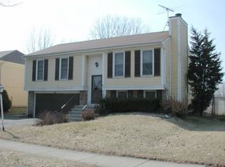 410 Garden Ave, Roselle, IL 60172