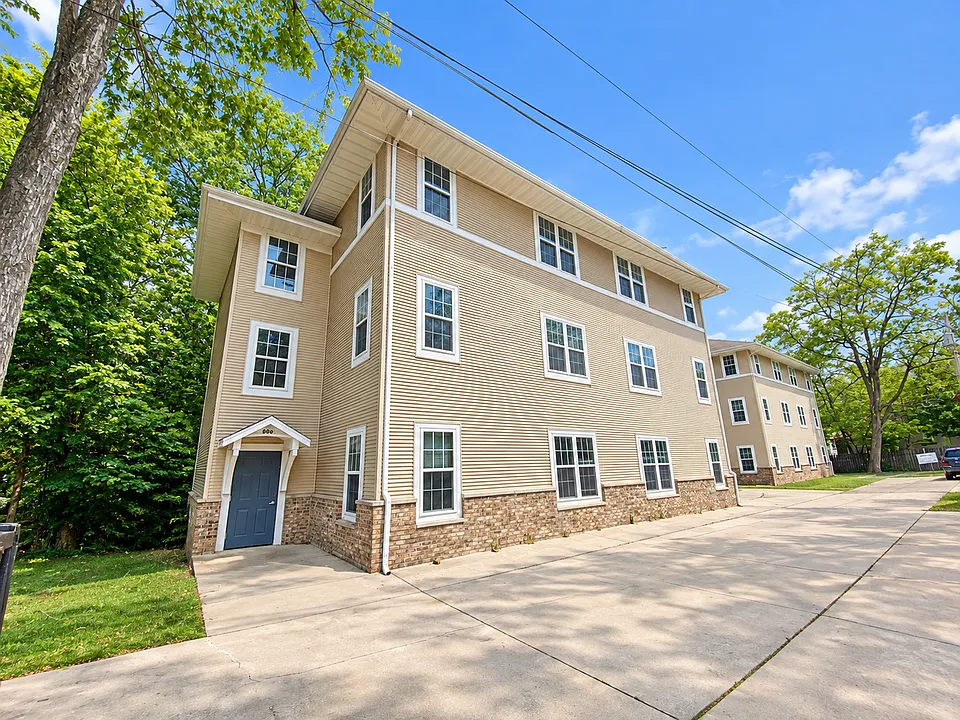 606 1/2 W Elm St
