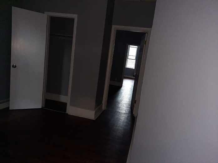 2nd image of 410 29th St APT 1R