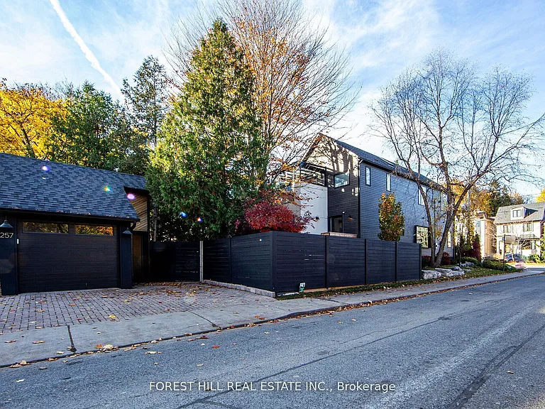 257 Manor Rd E — Photo 40