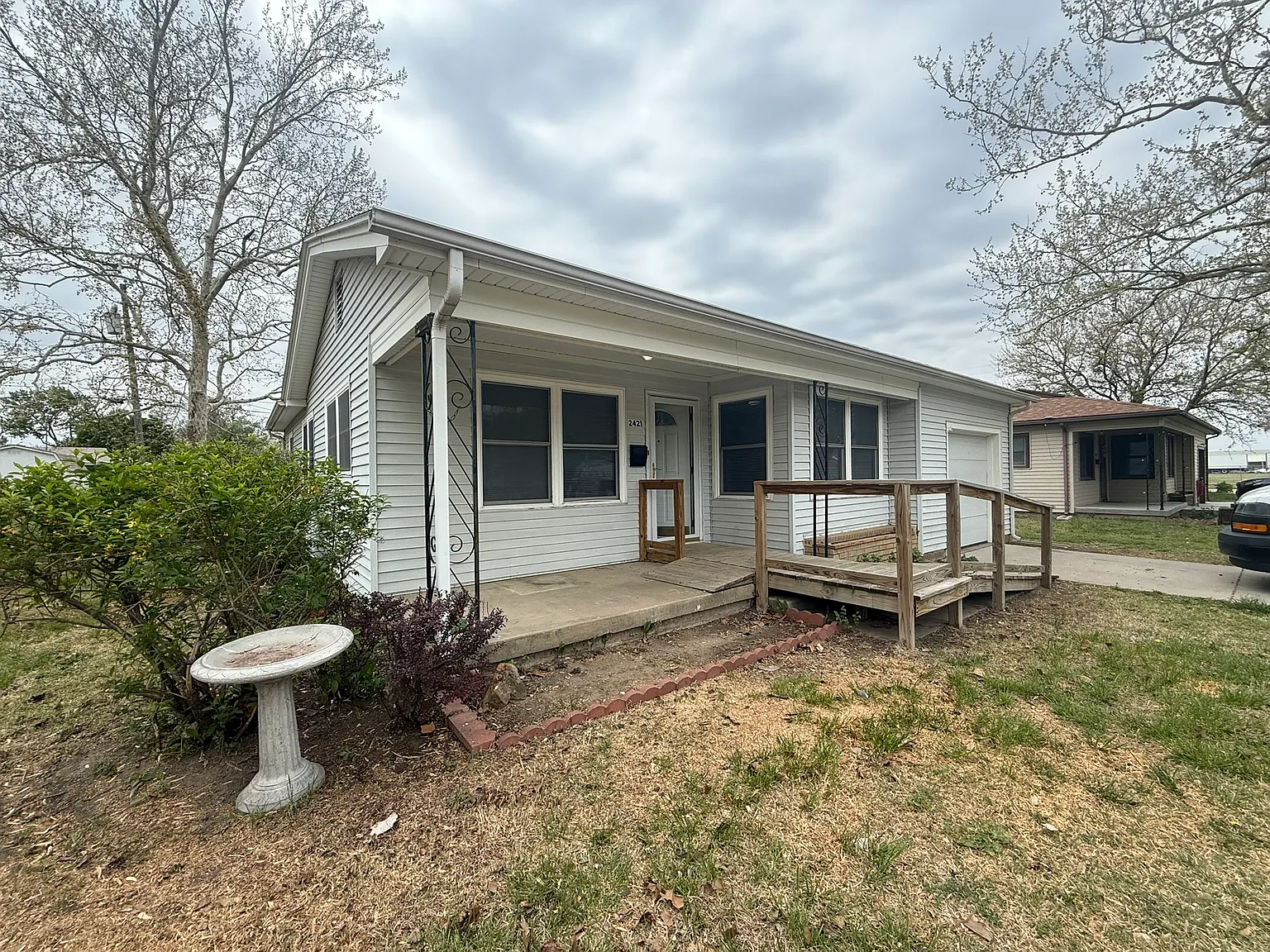 3 bed, 900 sqft, $1,050 — Photo 2