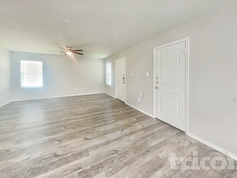 8511 Amistad Cv — Photo 3