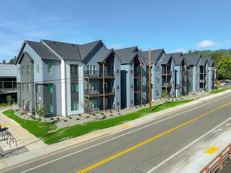 Sunshine Park Apartments — Photo 21