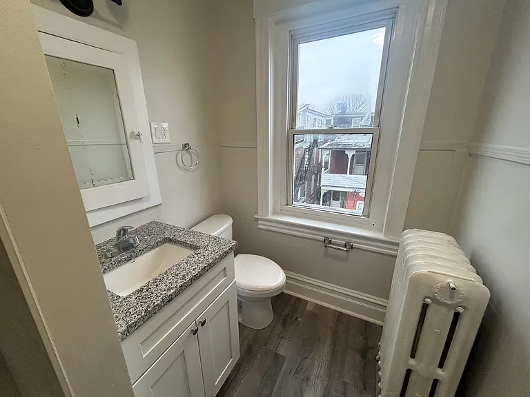 1316 W Walnut St #2W — Photo 10