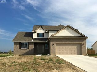 1505 Woodlake Ln, Grand Blanc, MI 48439