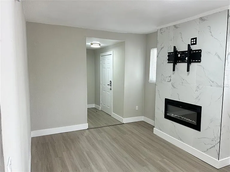 706 E Flora St — Photo 6