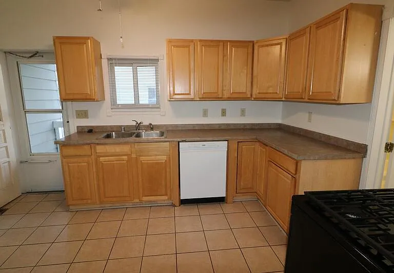 153 Brockway Ave — Photo 3