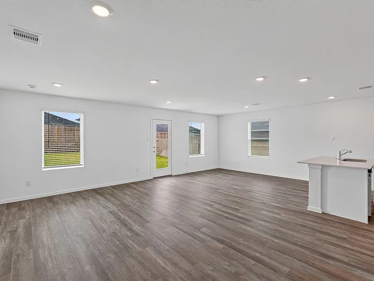 40818 Hawthorne Glades St — Photo 13