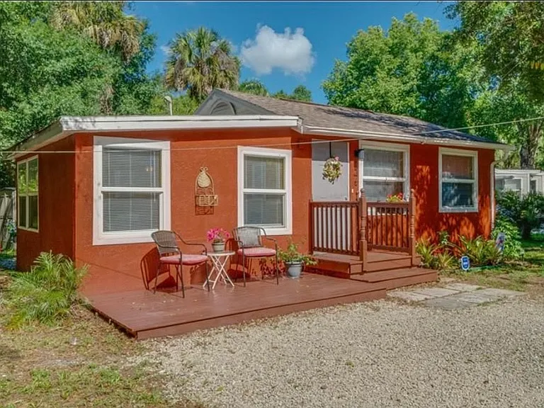 246 Delray Ave — Photo 1