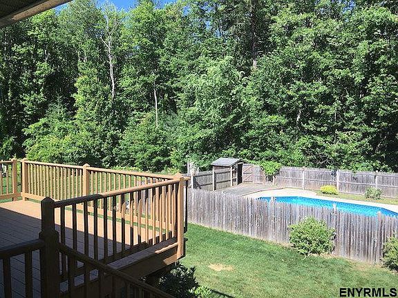 3rd image of 16 Linden Ct