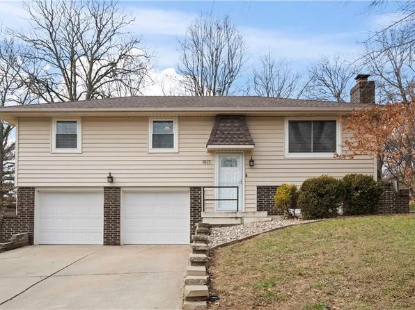 1917 SE Manor Pl, Blue Springs, MO 64014