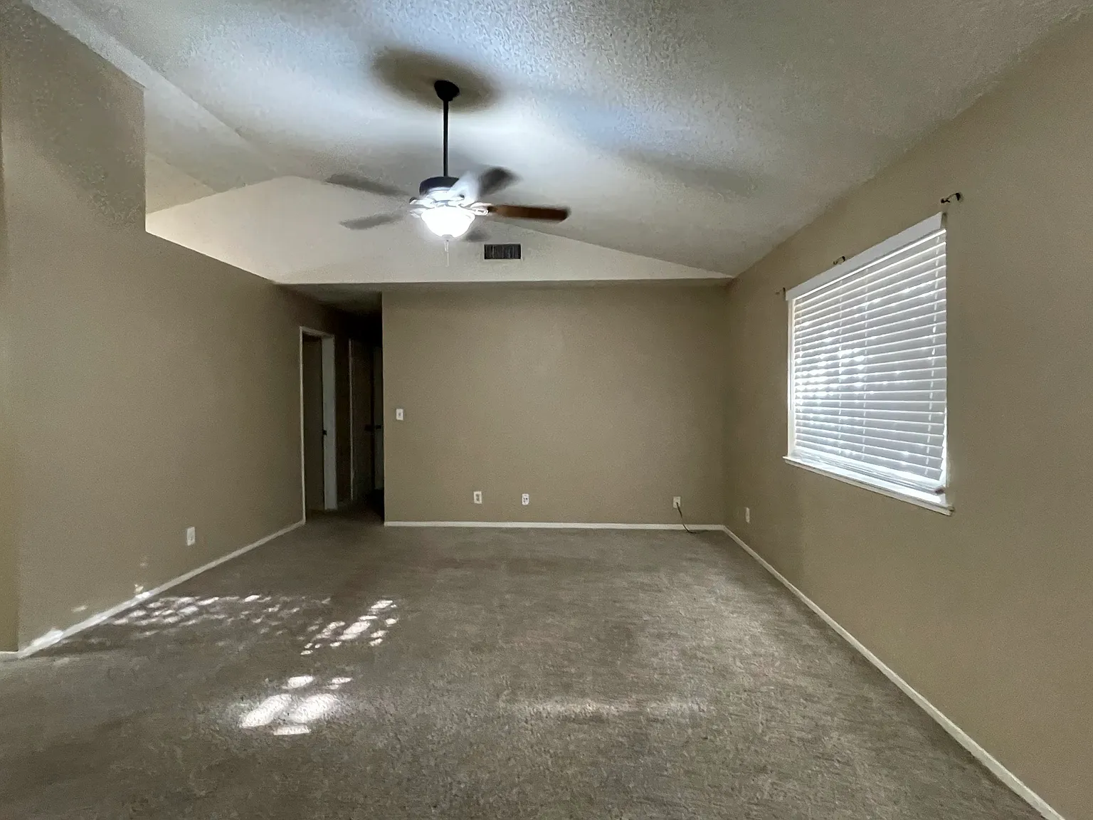 275 W Beechwood Ave — Photo 2