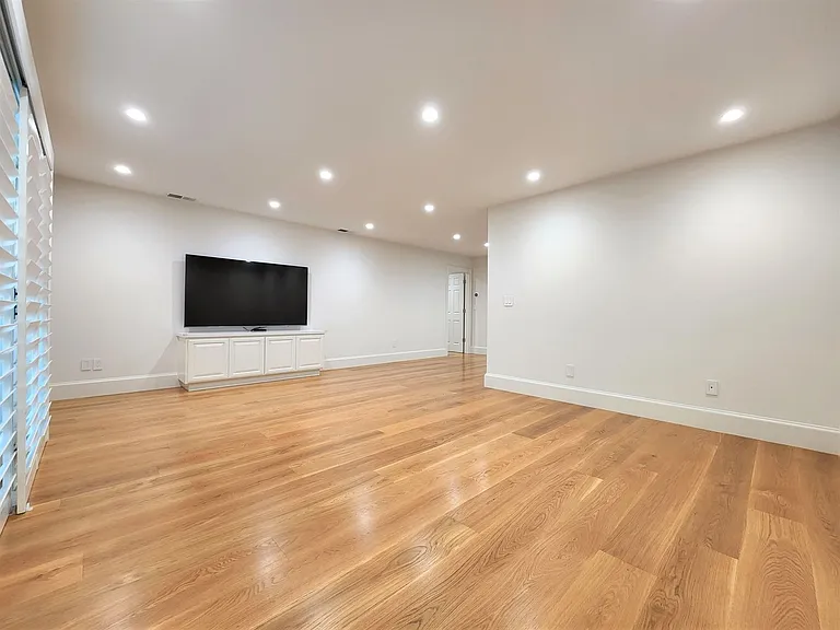 903 Ramona St — Photo 13