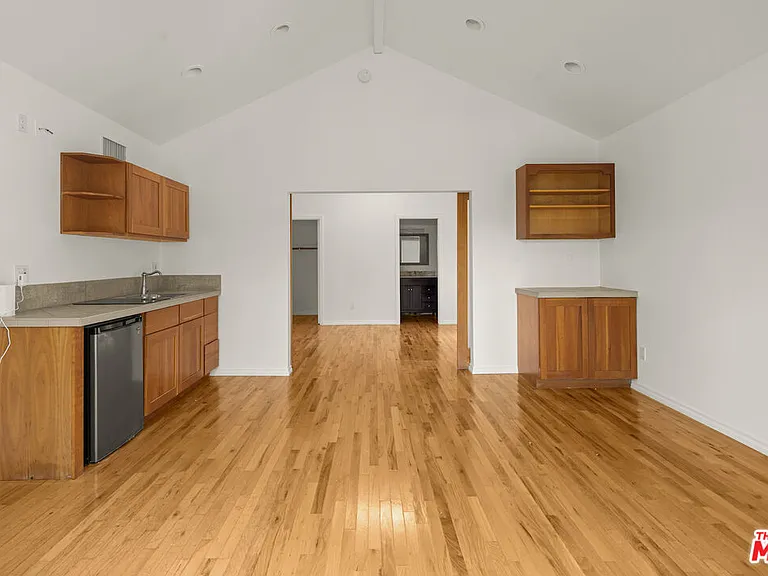 512 N Linden Dr — Photo 36