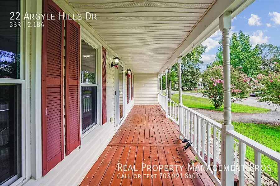 Charming 3-Bedroom Home with Gourmet Kitchen & Fenced Backyard in Fredericksburg! — Photo 2