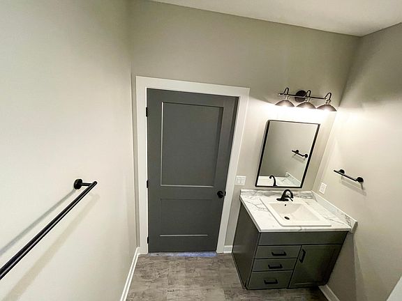 Private Bathroom in Bedroom 1