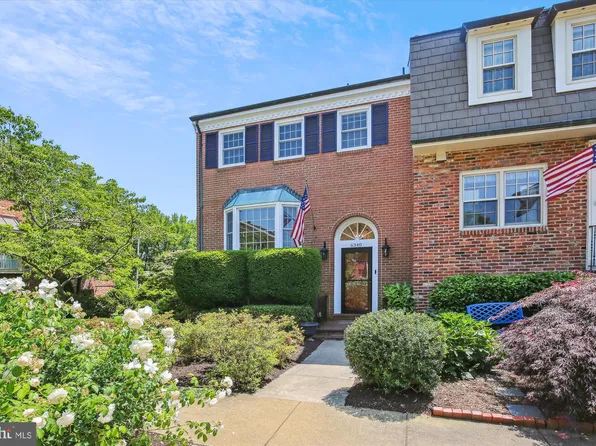 6340 Golf Course Sq, Alexandria, VA 22307