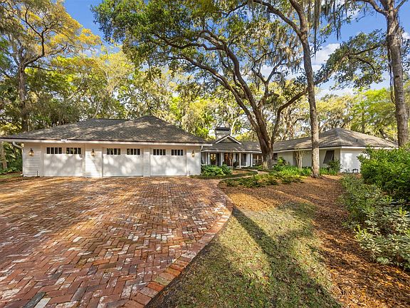 3rd image of 11 Red Maple Rd