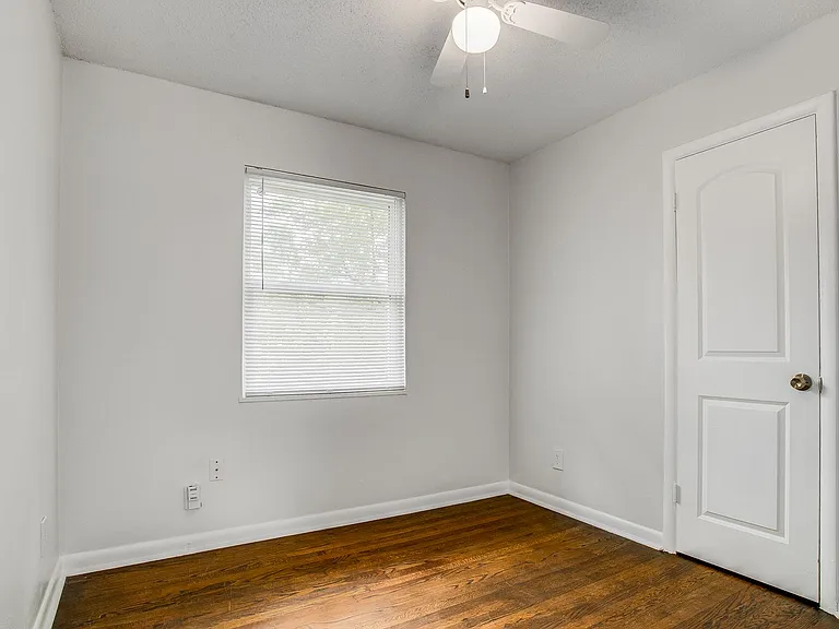 3604 E 61st St — Photo 40