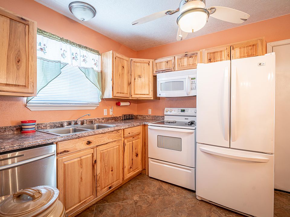 1st image of 15 Windward Dr