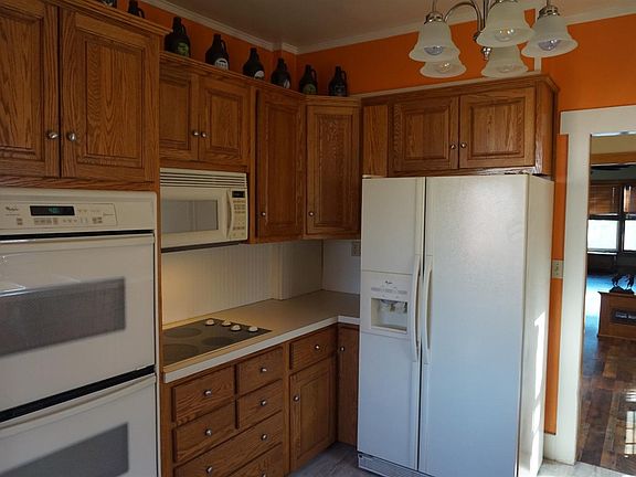 3rd image of 405 NE 8th St