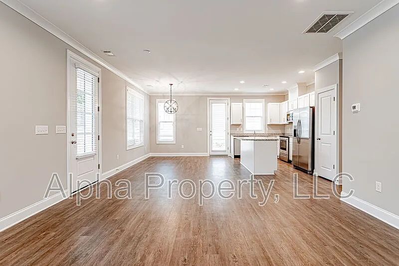 3 bed, 2.0 bath, 1270 sqft, $1,850 — Photo 3