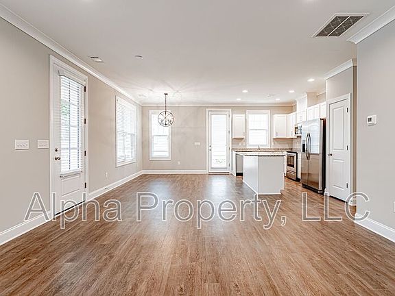 3rd image of 107 Hemlock Dr