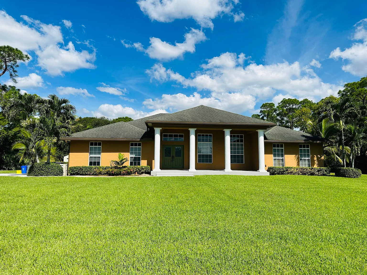 4 bed, 2.5 bath, 2540 sqft, $5,500 — Photo 3