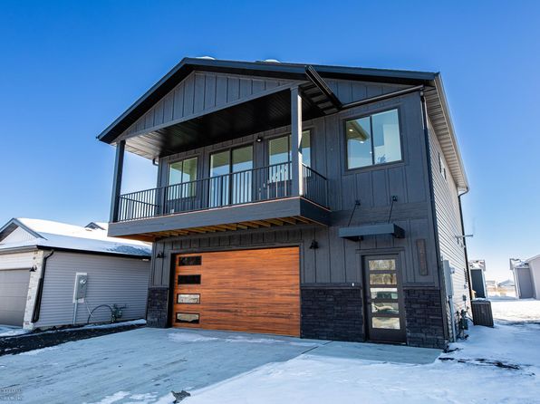 6582 68th St S, Horace, ND 58047