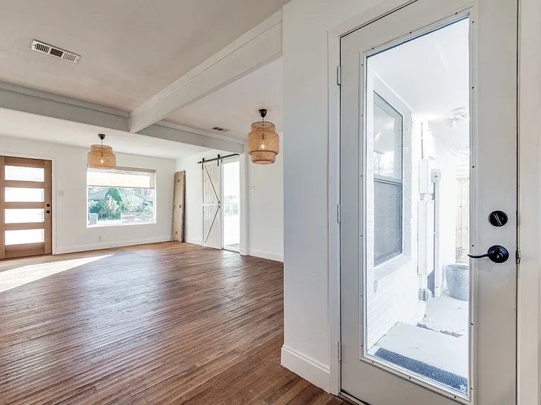 3739 Almazan Dr — Photo 3
