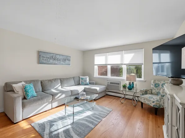 51 Sky View Drive #4, West Hartford, CT 06117