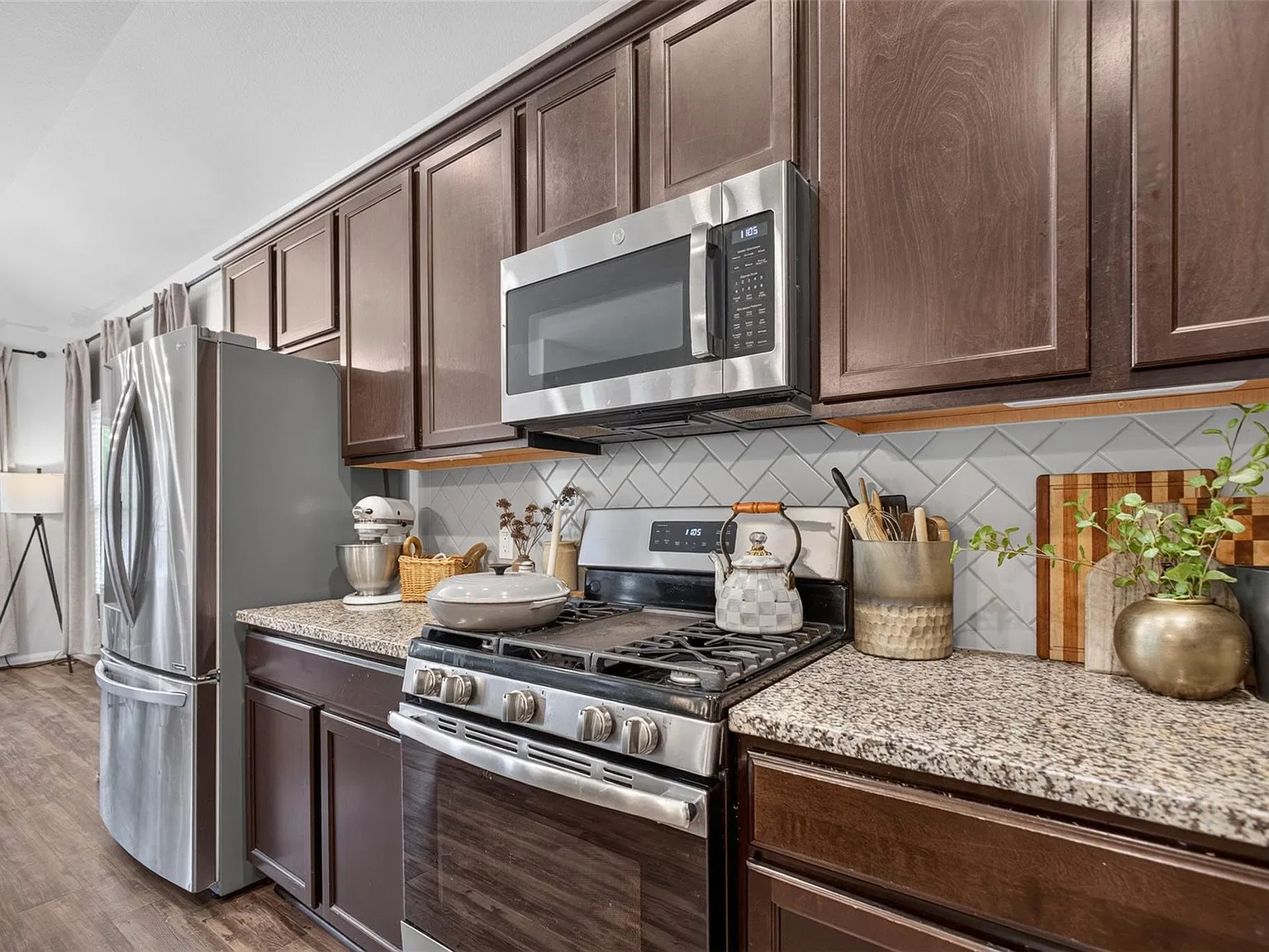 4 bed, 2.0 bath, 1709 sqft, $1,800 — Photo 3