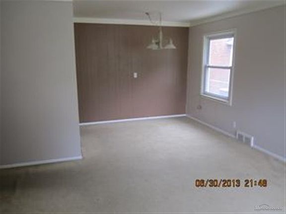 5th image of 28330 Fountain St