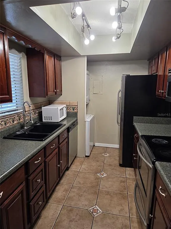 1 bed, 1.0 bath, 642 sqft, $1,050 — Photo 4