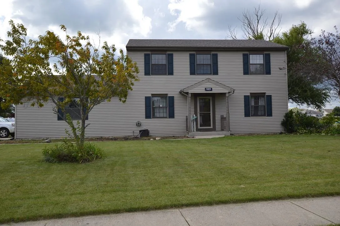 1109 Elm St photo 1