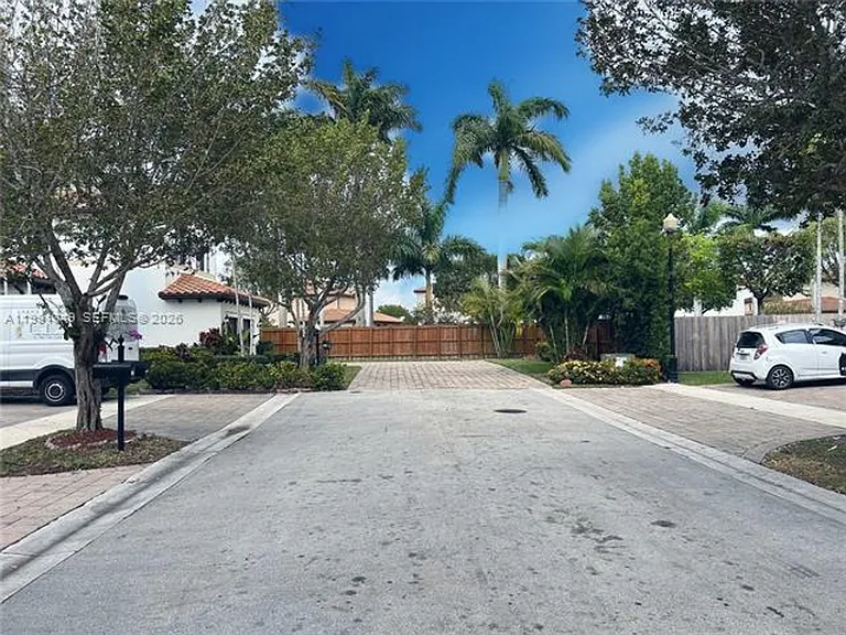 422 SE 34th Ter #0 — Photo 9