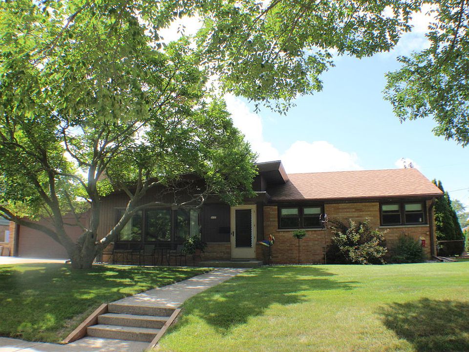 1st image of 5633 S Lake Dr