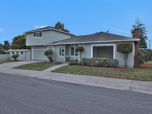 3rd image of 3 Crescent Dr