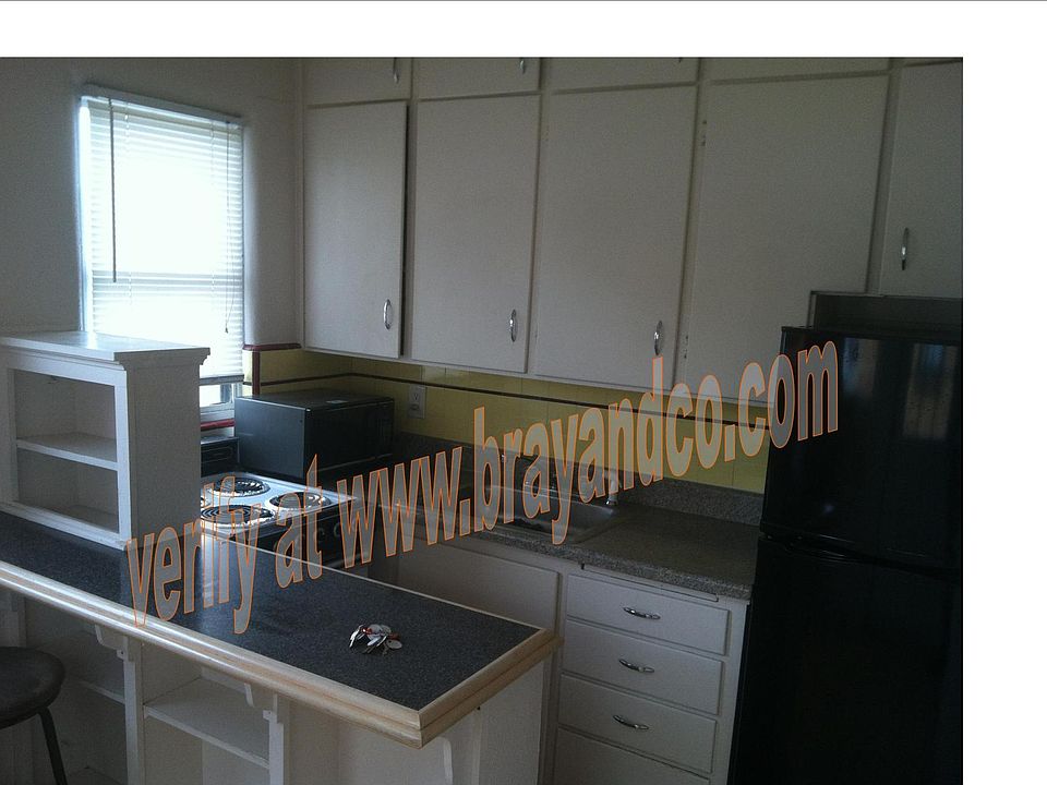 2nd image of 923 N 12th St APT 13