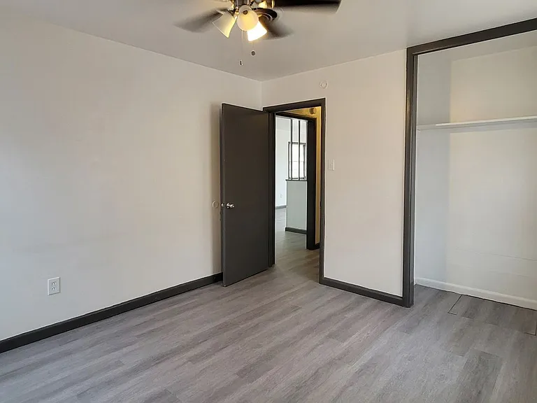 5512 Avenue G — Photo 11
