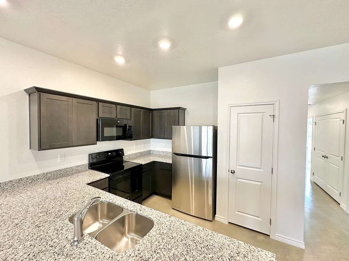 Building Photo - 506 Lost Trl #A